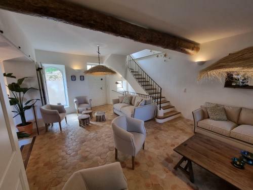 Piscine Troglodyte Avec Vue Incroyable � Gordes