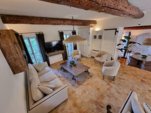 Piscine Troglodyte Avec Vue Incroyable � Gordes