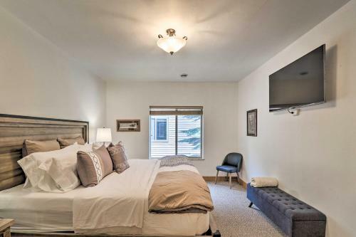 Apartamento Flathead Lake Getaway With Balcony, Fireplace!