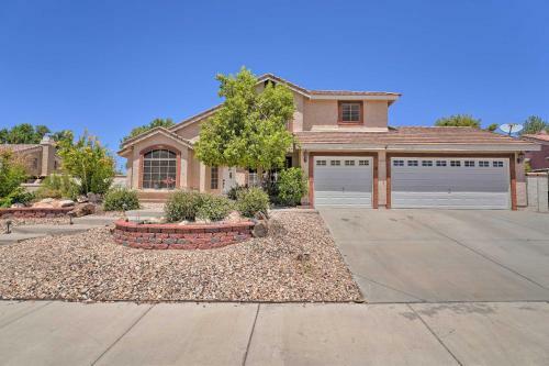 Luxe Oasis On Golf Course About 8 Mi To Lake Mead