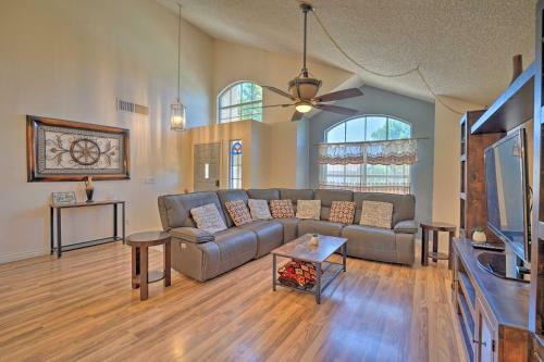 Luxe Oasis On Golf Course About 8 Mi To Lake Mead