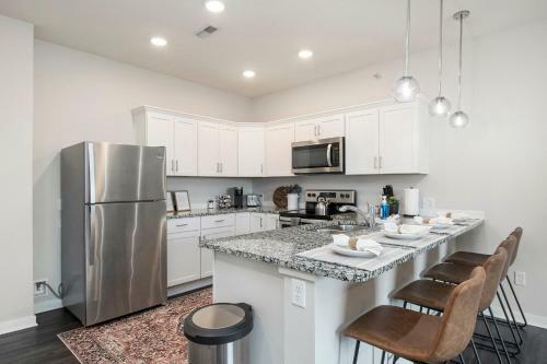 Apartamento Stunning Midtown Oasis - King & Queen Beds!