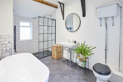 Host & Stay - 2 College Square