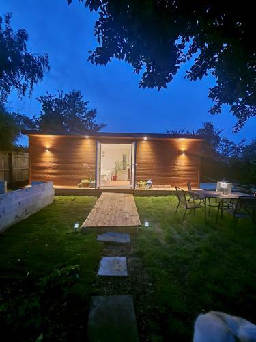 The Apple And Plum Cottage Studio Apartment New