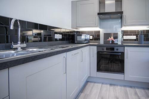 Four Seasons - 1 Bedroom Apartment - Tenby