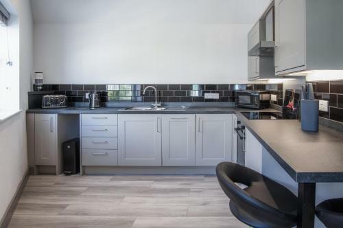 Four Seasons - 1 Bedroom Apartment - Tenby