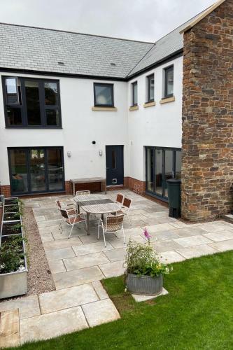 5 Bedroom Modern Home, Totnes - 10 Guests, 7 Day Minimum Booking