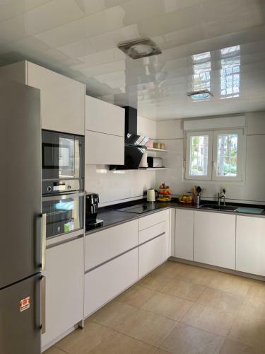 Spacious Family House Near Beach