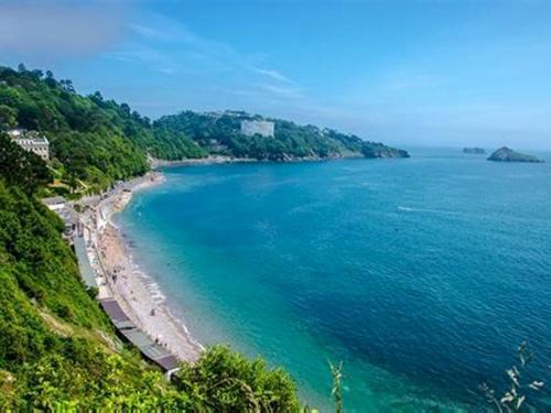 Pass The Keys Classy 2 Bedroom Apartment Amazing Beach Views