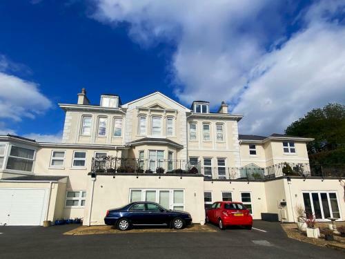 Pass The Keys Classy 2 Bedroom Apartment Amazing Beach Views