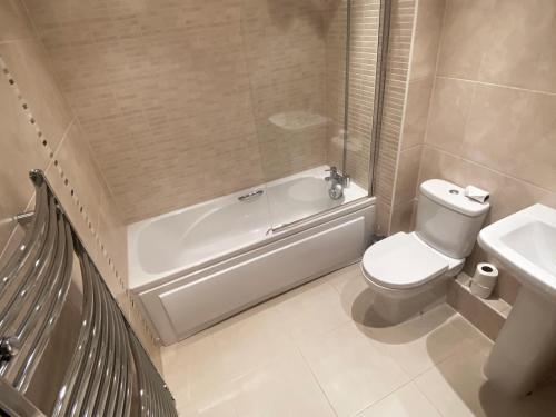 Pass The Keys Classy 2 Bedroom Apartment Amazing Beach Views