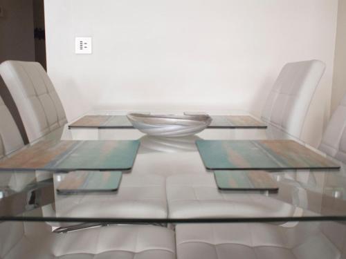 Pass The Keys Classy 2 Bedroom Apartment Amazing Beach Views