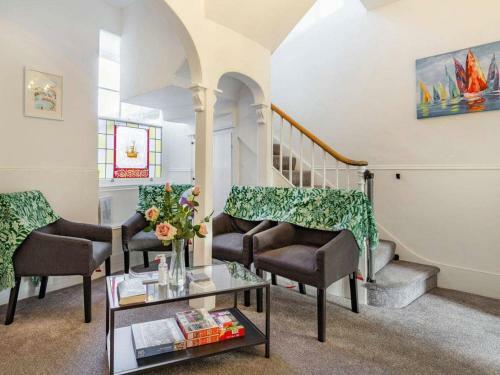 Lovely Villa 2 King 2 Singles 1double Sofa Bed