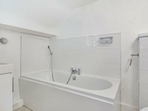 Lovely Villa 3 Kings 1double Sofa Bed