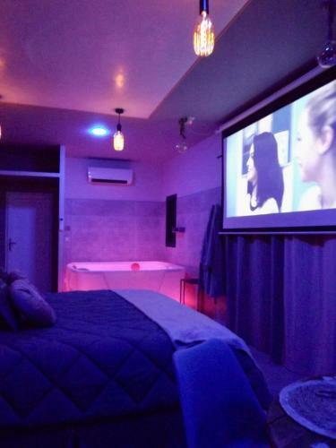 Hostal La Suite C�t� Pool-house Piscine & Jacuzzi Privatifs