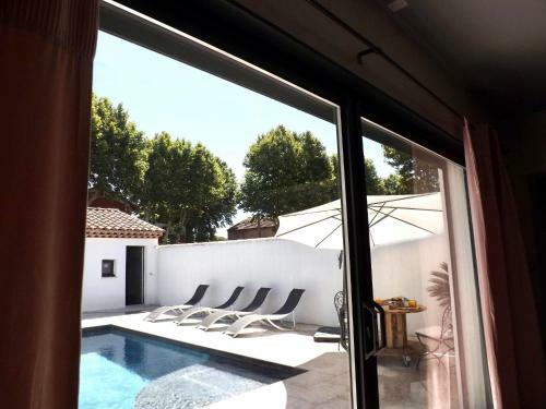 Hostal La Suite C�t� Pool-house Piscine & Jacuzzi Privatifs