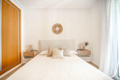 Modern Bright Two Bedroom Apartment With Pool Views - Co1022lt
