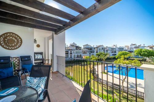 Modern Bright Two Bedroom Apartment With Pool Views - Co1022lt