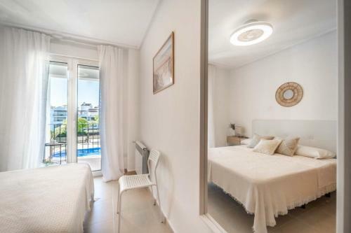 Modern Bright Two Bedroom Apartment With Pool Views - Co1022lt