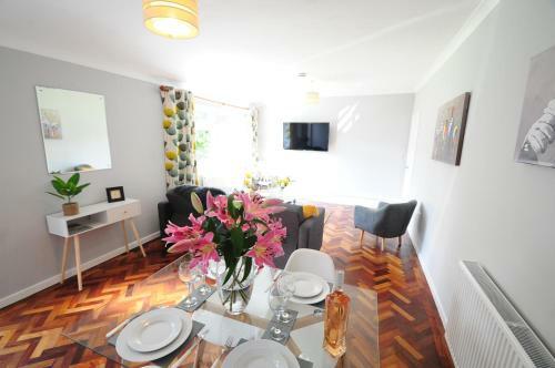 Newly Refurbished Next To University Hospital Coventry