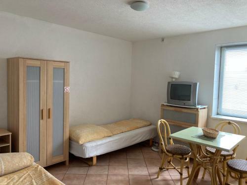 Apartamento 1 Pension Fliegerhorst Arado Zimmer