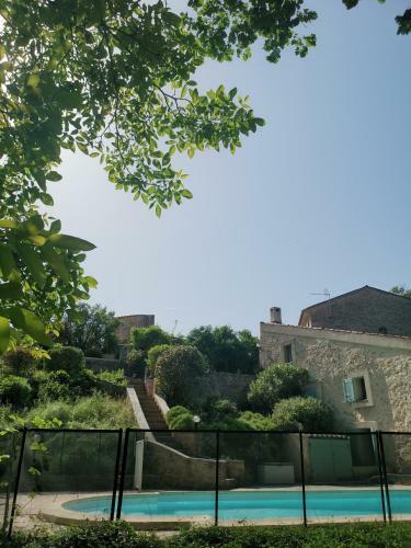 2 G�tes Anciens Au C?ur D'une Propri�t� Proven�ale