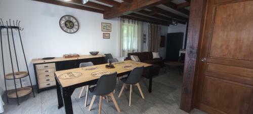 D�che-dise, Charmante Petite Maison De Vacances
