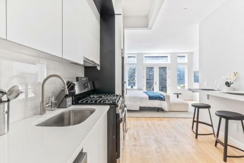 Apartamento Maison Bella - Modern Studio W Charming Juliet Balcony