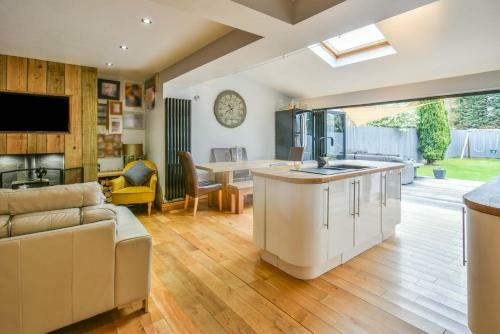 Dandy House
