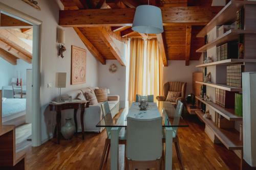 Apartamento La Briciola - Mansarda Per 5 - Ampia Terrazza Lt