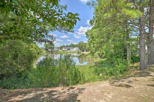 Conway Home With Yard Less Than 20 Mi To Myrtle Beach!