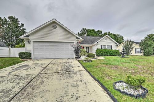 Conway Home With Yard Less Than 20 Mi To Myrtle Beach!