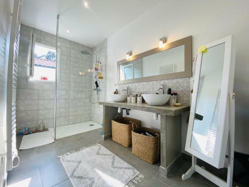 Proche Plage, Maison Tarnos Avec Piscine De 130m2