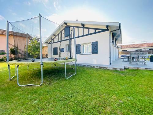 Proche Plage, Maison Tarnos Avec Piscine De 130m2