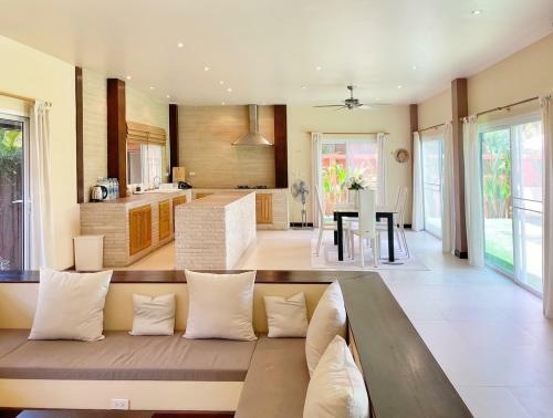 Hugo Villa (3-bedroom Pool Villa + Rooftop)