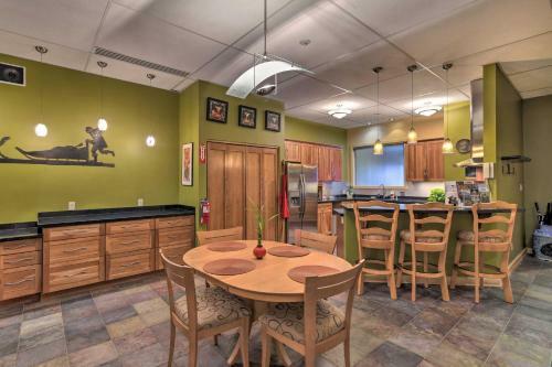 Apartamento Idyllic Dtwn Anchorage Condo With Fireplace!