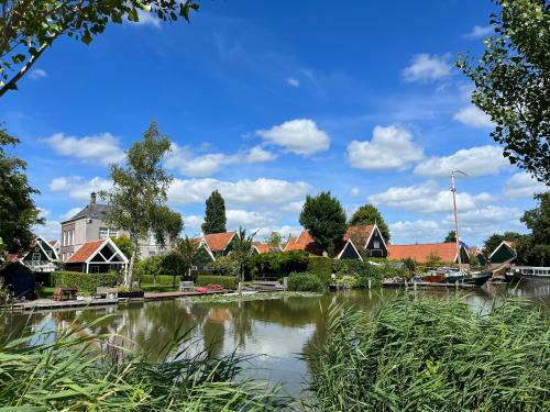 Uniek, Slapen In De Graenkoper (de Rijp): 120 M2