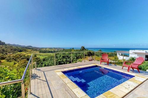 Paradise Villa @coral Views, French Harbour