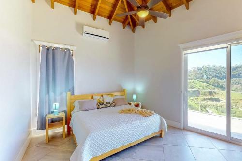 Paradise Villa @coral Views, French Harbour