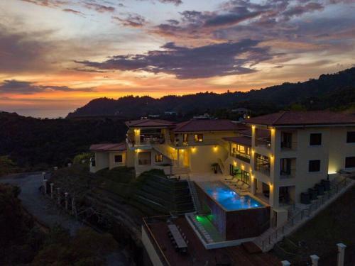 Villa Casa Amarillo Jaco Beach Costa Rica