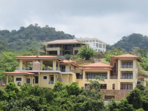 Villa Casa Amarillo Jaco Beach Costa Rica