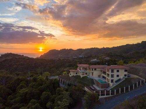 Villa Casa Amarillo Jaco Beach Costa Rica