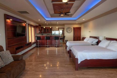Villa Casa Amarillo Jaco Beach Costa Rica