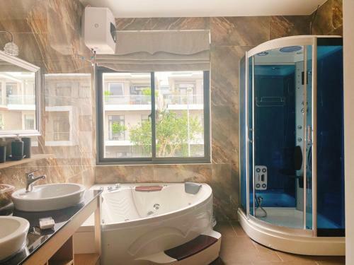Shore Villa