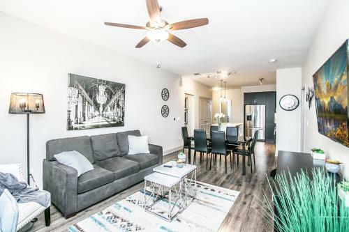 Apartamento New! Rooftop Pool With Mountain Views+king Beds