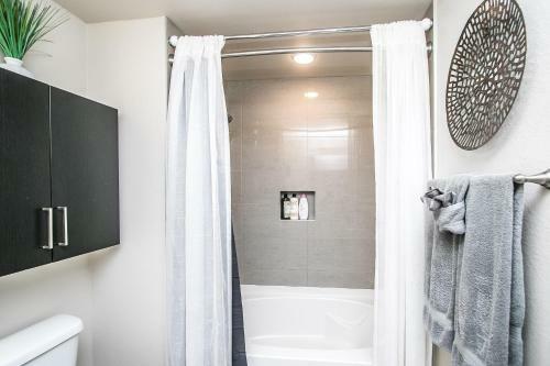Apartamento New! Rooftop Pool With Mountain Views+king Beds