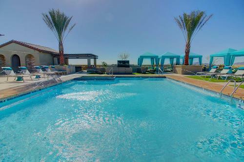 Apartamento New! Rooftop Pool With Mountain Views+king Beds