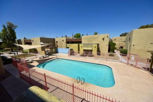 Modern Chill Vibe In C Phx With Pool And Privacy