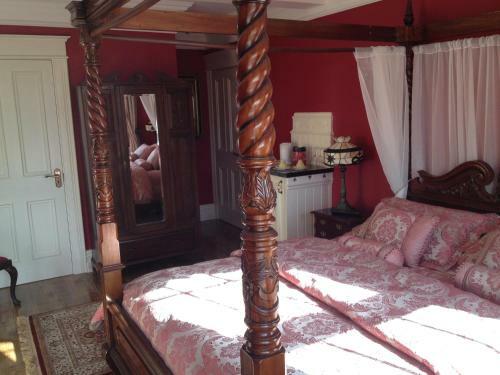 Riverside Lodge B&B