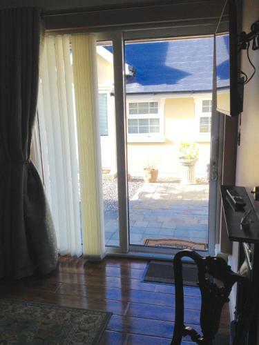 Riverside Lodge B&B